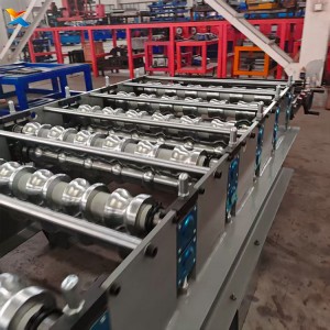 Glazed tile cold roll forming machine
