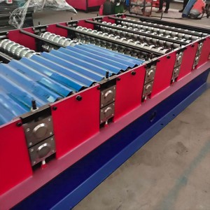 Automatic arc veneer forming machine