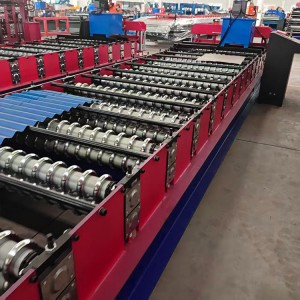 Automatic arc veneer forming machine