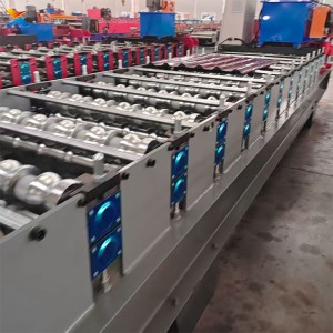 Glazed tile cold roll forming machine