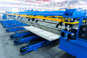 Corrugated metal roof sheet roll forming machine line